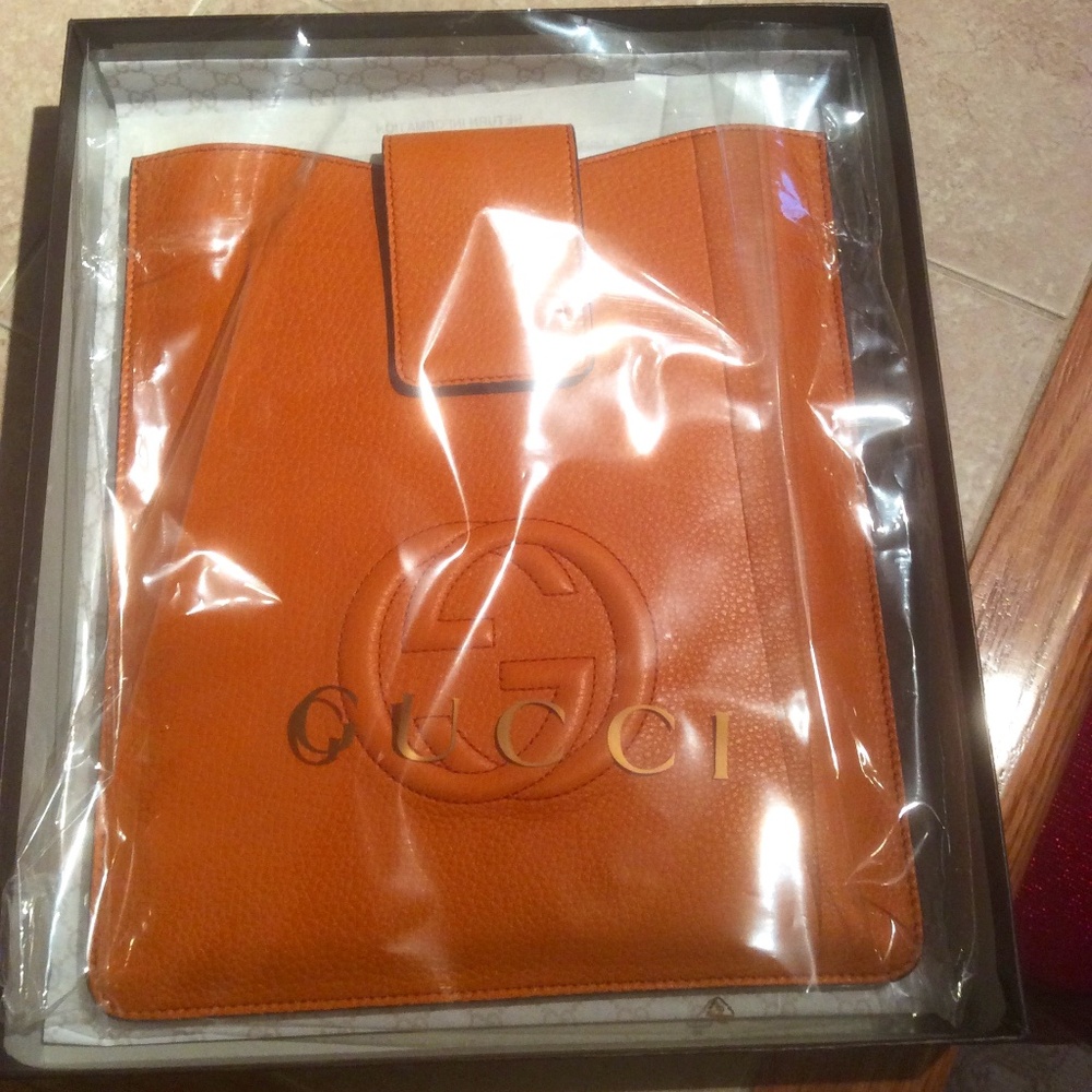 Gucci Leather Soho Interlocking G IPad/Tablet Case-Brand New-Sunflower